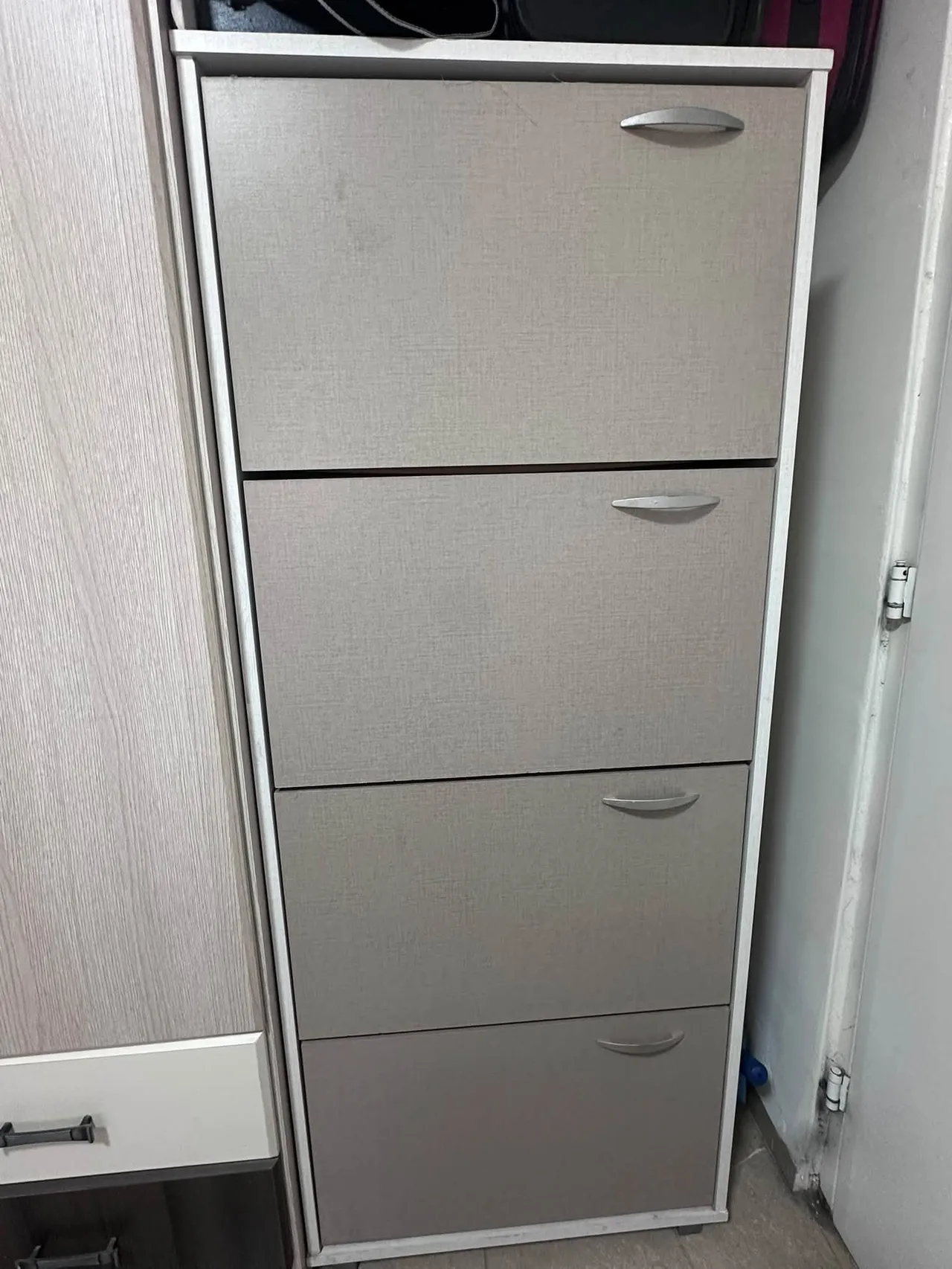 ארון בגדים מנגר פרטי 2.4 מטר, תמונה 1