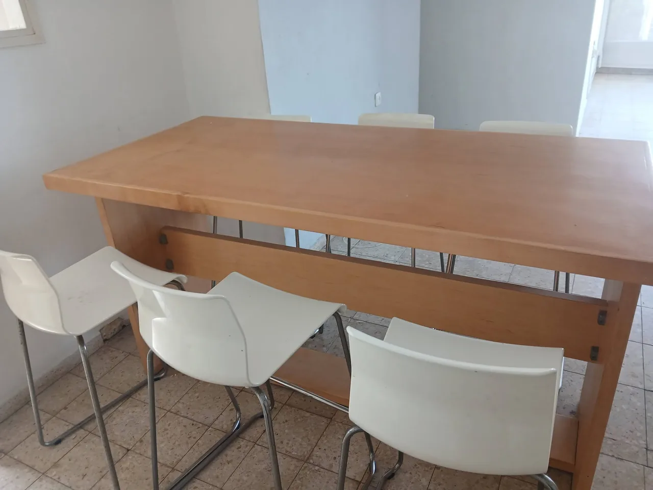 שולחן אוכל/בר מעץ מלא עם 6 כיסאות בר, תמונה 1