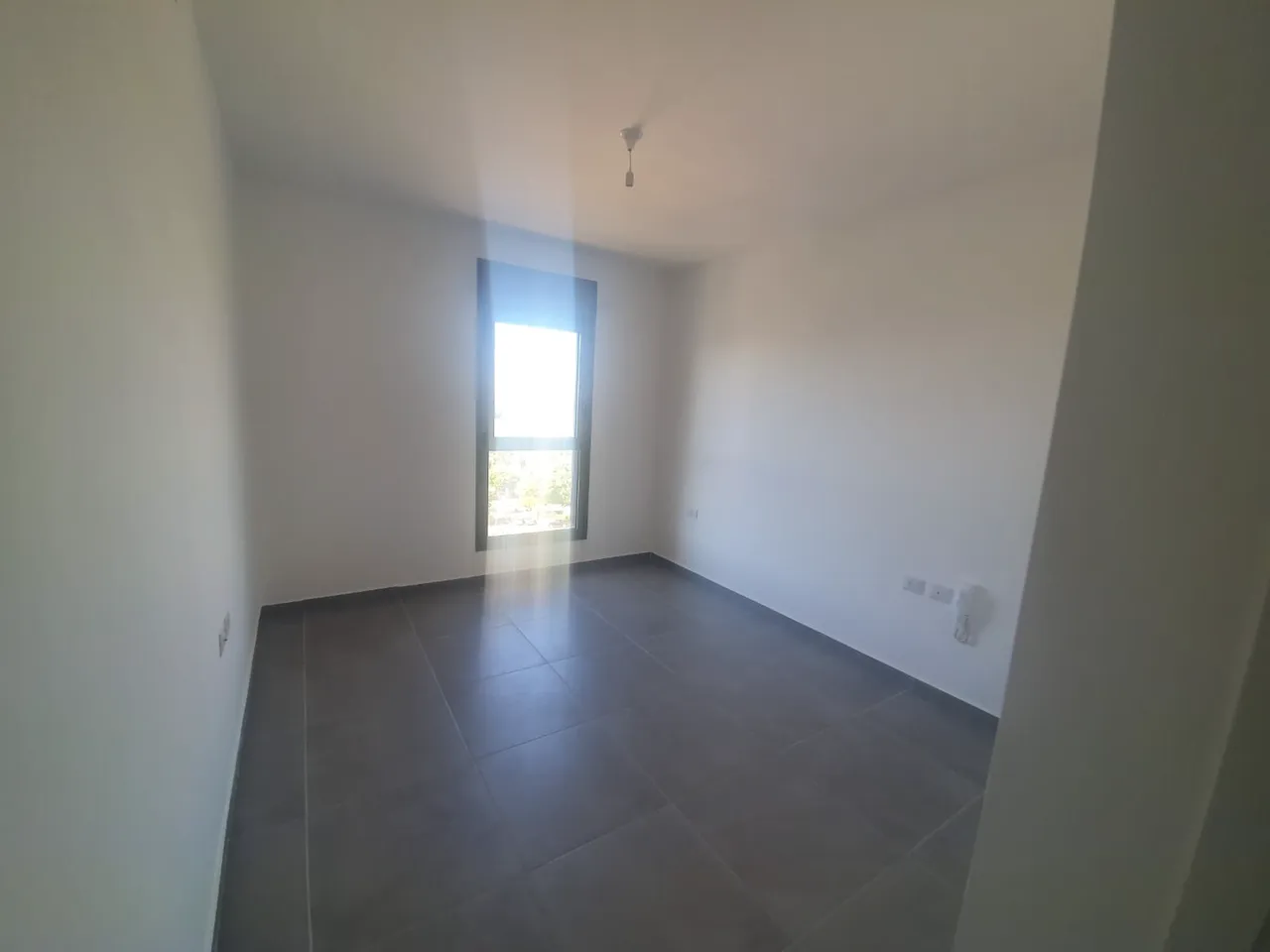 5 חדרים בעזרא והארגזים, תמונה 1