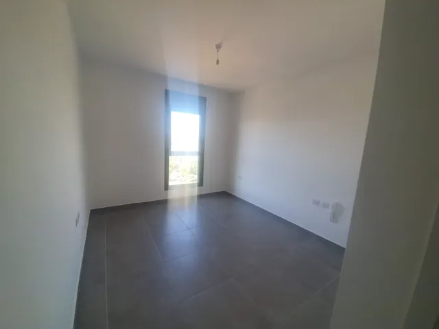 5 חד׳, עזרא והארגזים, תל אביב יפו