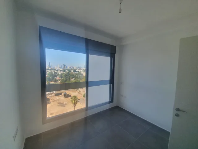 5 חדרים בעזרא והארגזים, תמונה 2